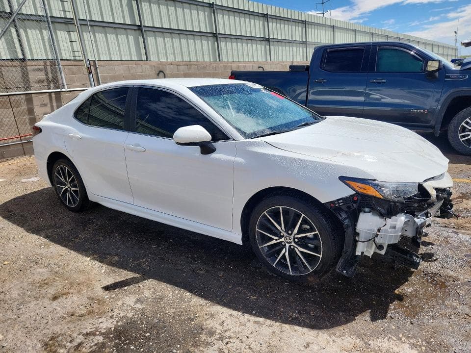 2023 TOYOTA CAMRY SE 4