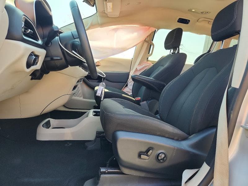 2024 CHRYSLER VOYAGER LX 7