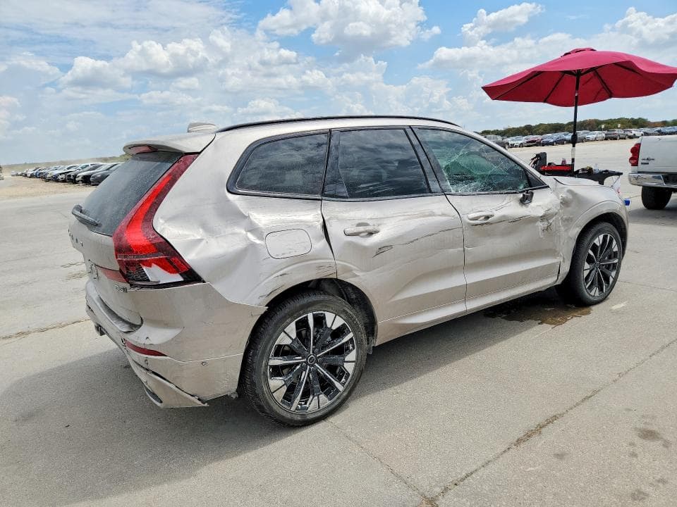 2026 VOLVO XC60 PLUS 3