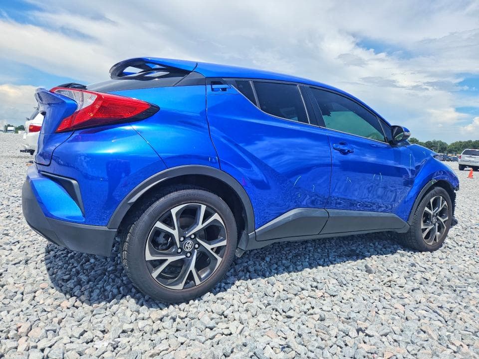 2020 TOYOTA C-HR XLE 3