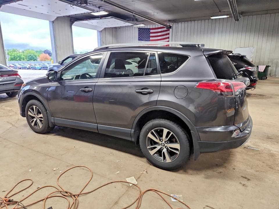 2018 TOYOTA RAV4 XLE 2