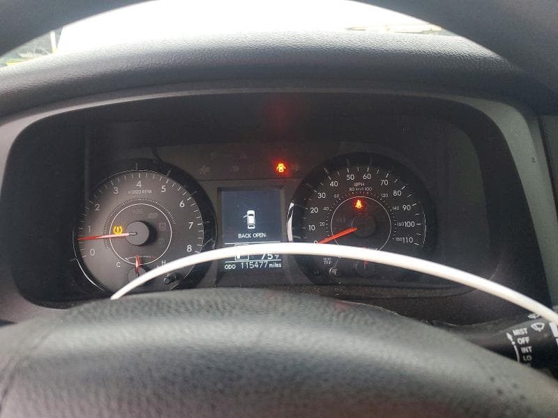2017 TOYOTA SIENNA LE 9