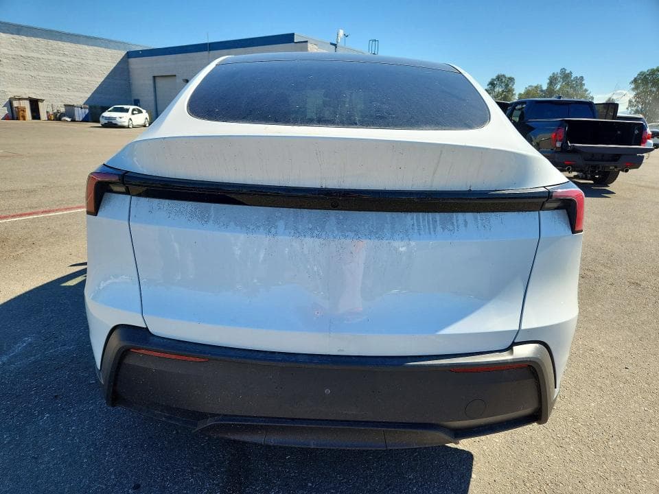 2026 TESLA MODEL Y 6