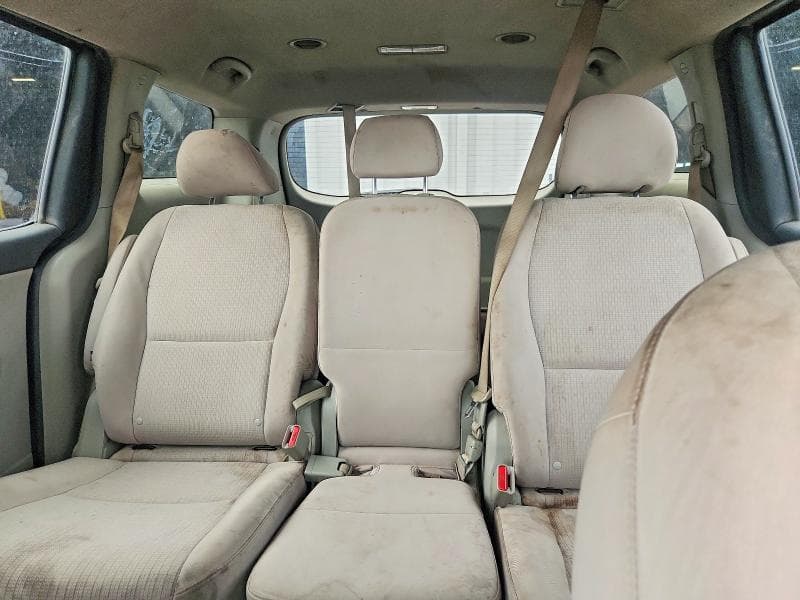 2017 KIA SEDONA LX 10