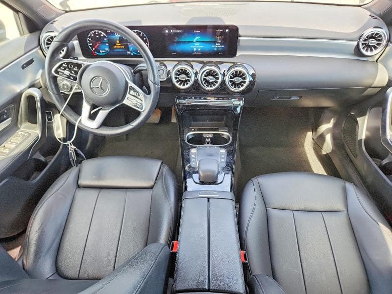 2022 MERCEDES-BENZ A 220 8