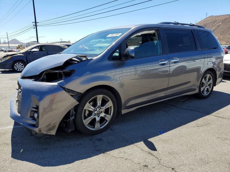 2018 TOYOTA SIENNA SE 8-PASSENGER - 1