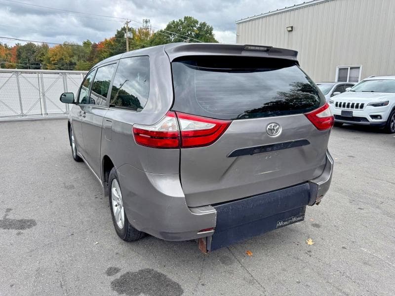 2018 TOYOTA SIENNA L 2