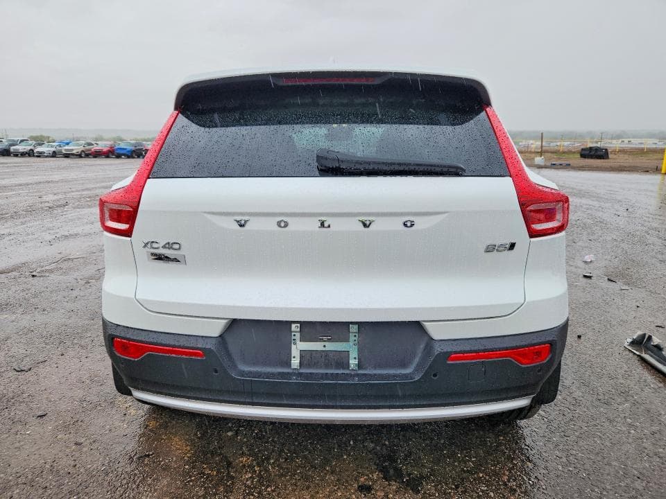 2025 VOLVO XC40 PLUS 6