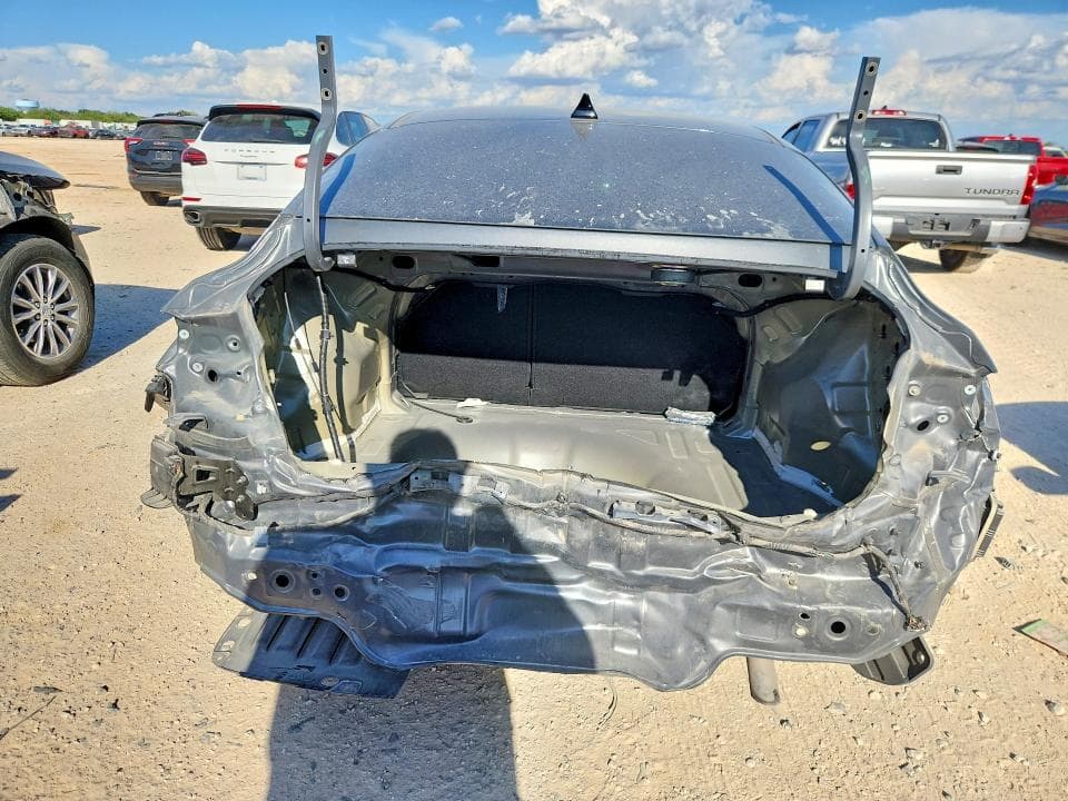 2024 HYUNDAI ELANTRA LIMITED 6