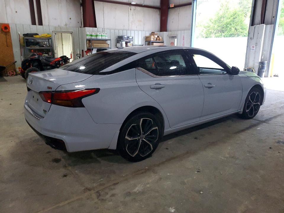 2023 NISSAN ALTIMA SR 3