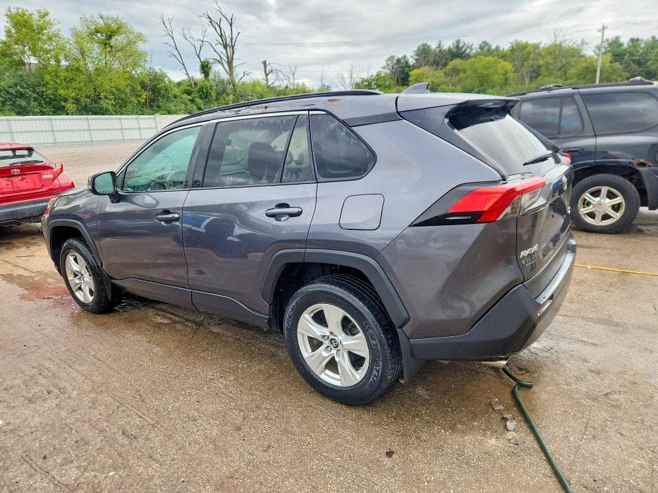 2020 TOYOTA RAV4 XLE 2