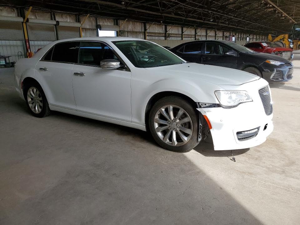 2018 CHRYSLER 300 LIMITED 4