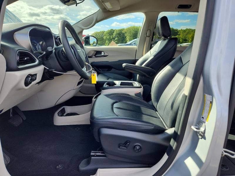 2024 CHRYSLER PACIFICA TOURING L 7