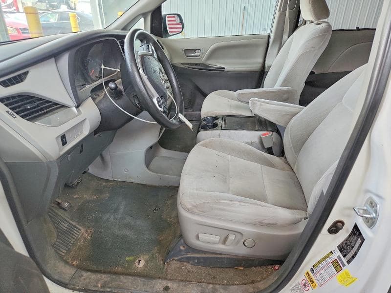 2017 TOYOTA SIENNA LE 7