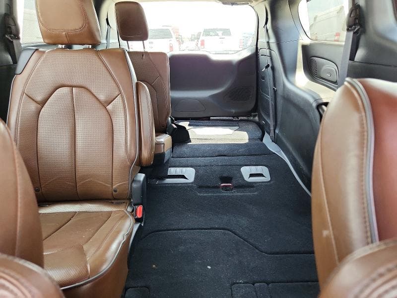 2017 CHRYSLER PACIFICA LIMITED 10