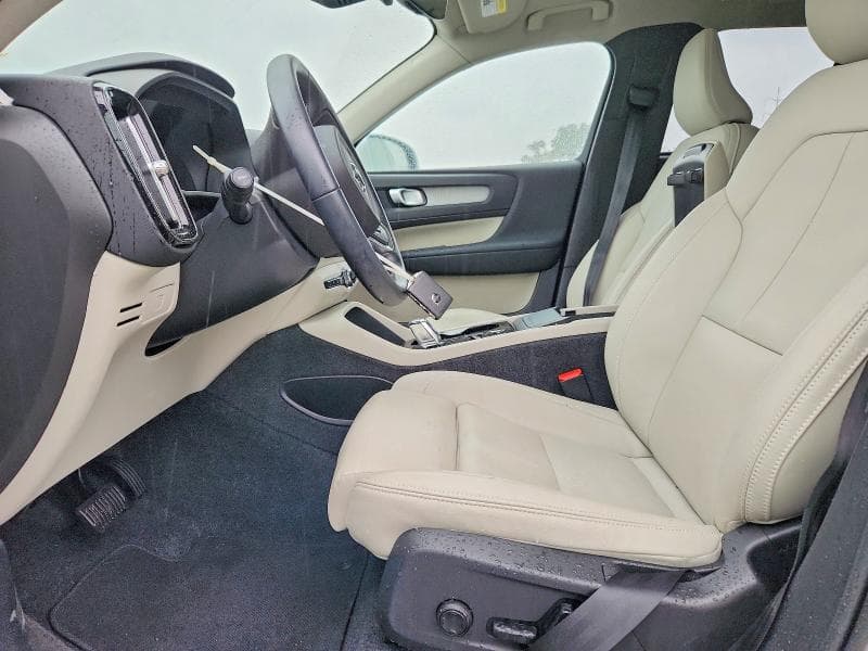2025 VOLVO XC40 PLUS 7