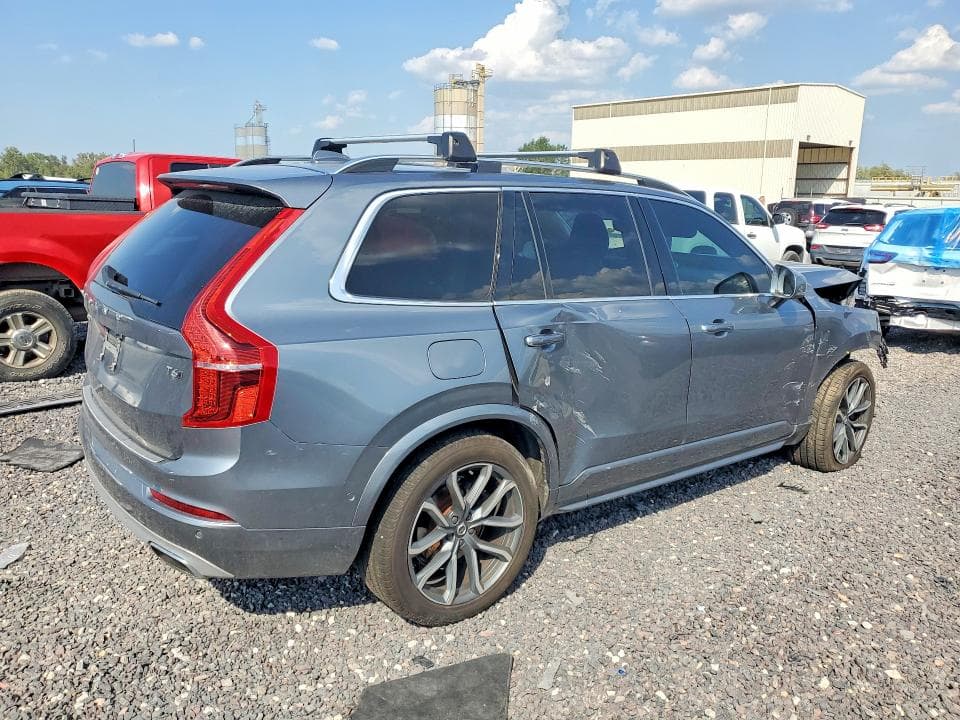 2017 VOLVO XC90 T6 3