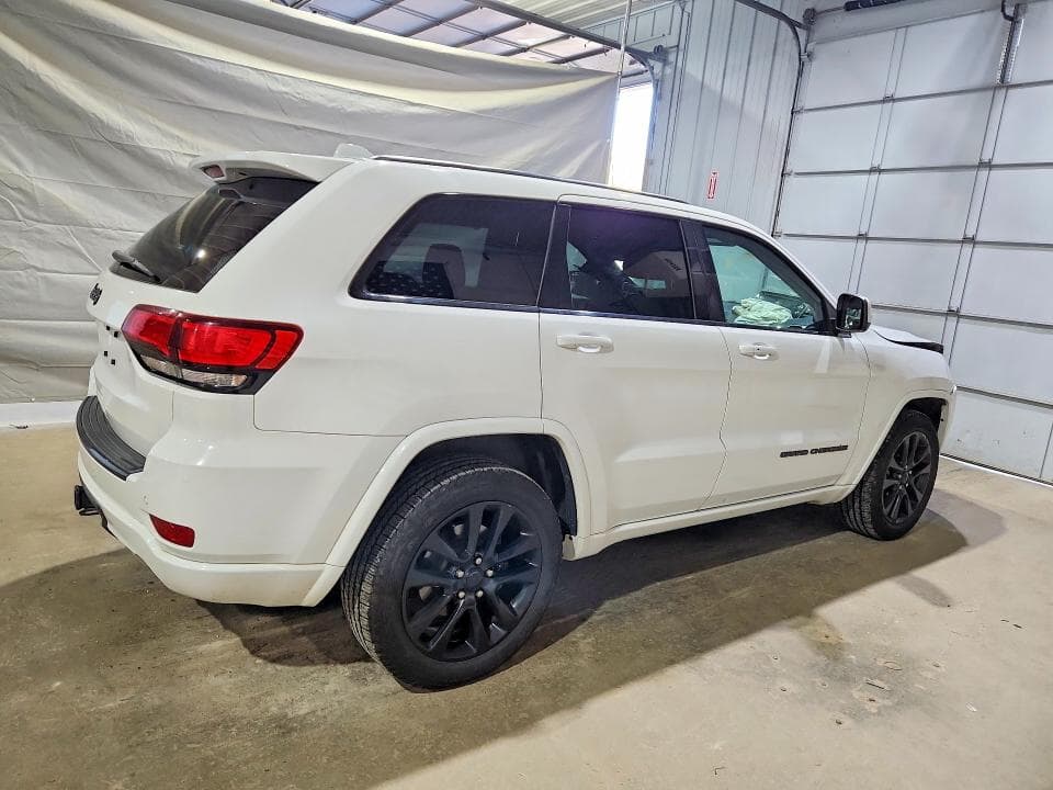 2017 JEEP GRAND CHEROKEE LAREDO 3