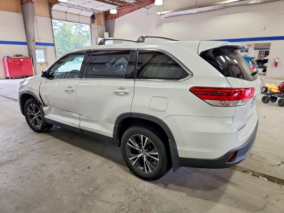 2019 TOYOTA HIGHLANDER LE 2
