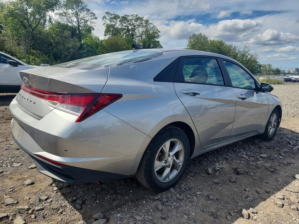2021 HYUNDAI ELANTRA SE 3