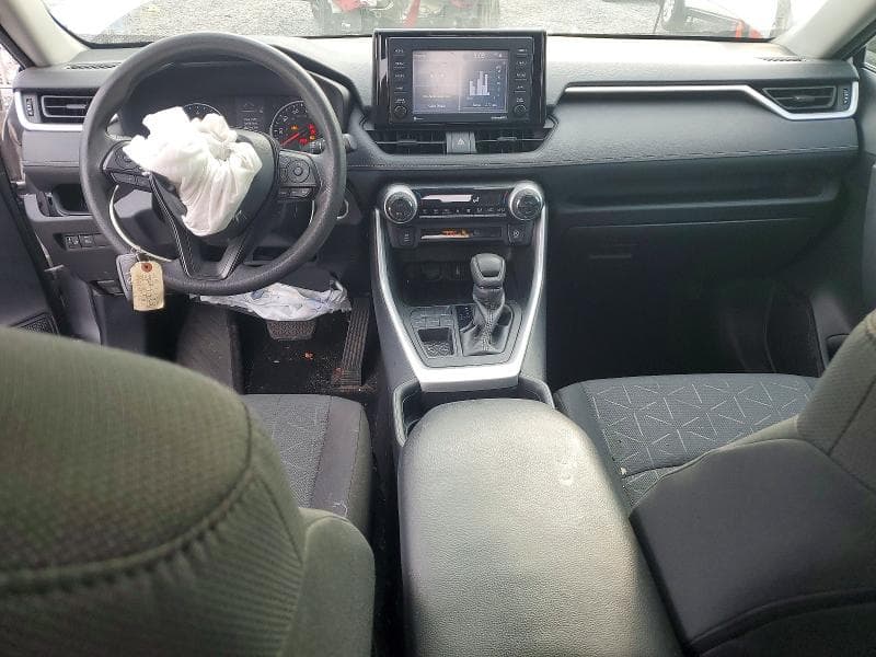 2021 TOYOTA RAV4 XLE 8