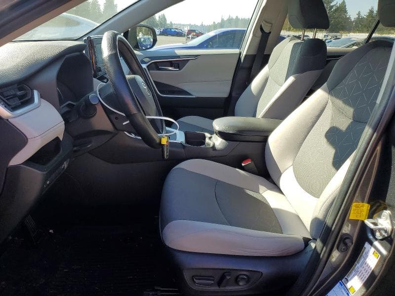 2020 TOYOTA RAV4 XLE 7