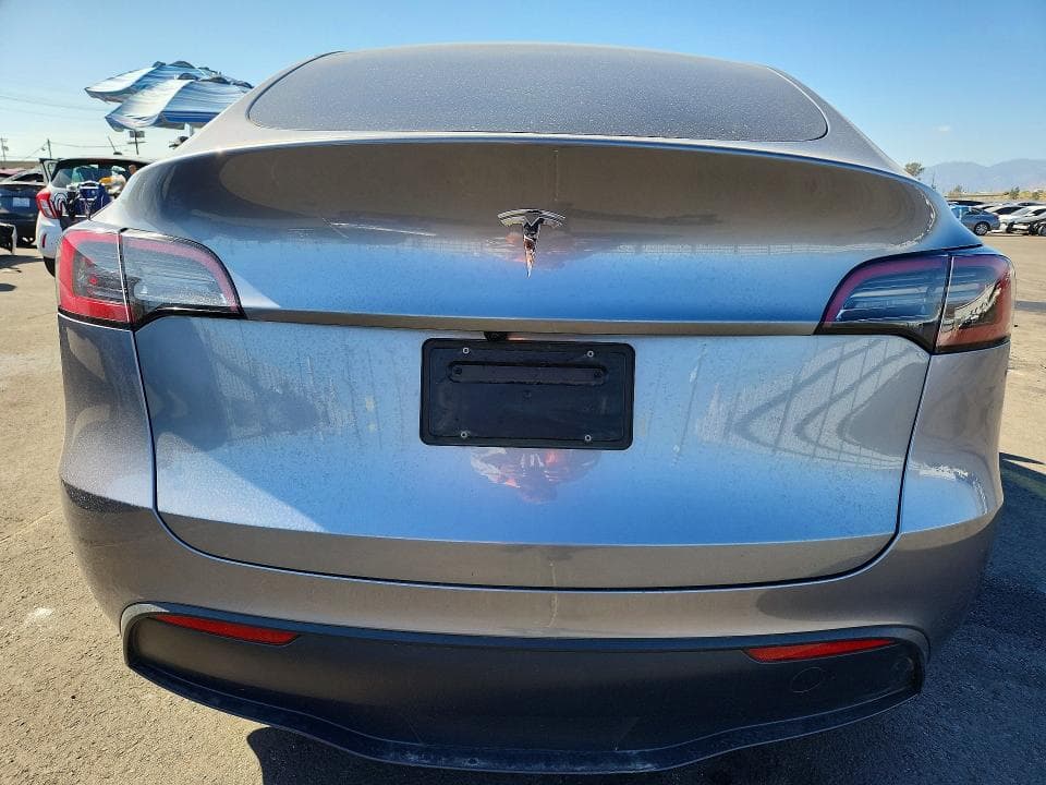 2025 TESLA MODEL Y 6