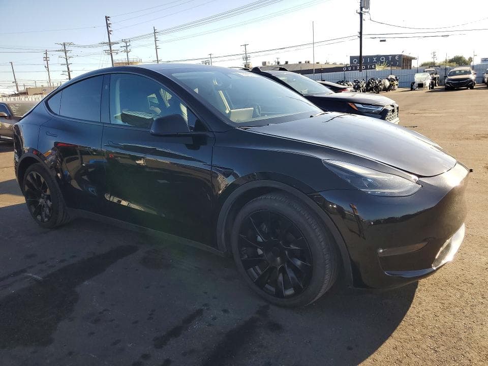 2023 TESLA MODEL Y 4
