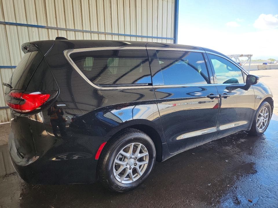 2027 CHRYSLER PACIFICA SELECT 3