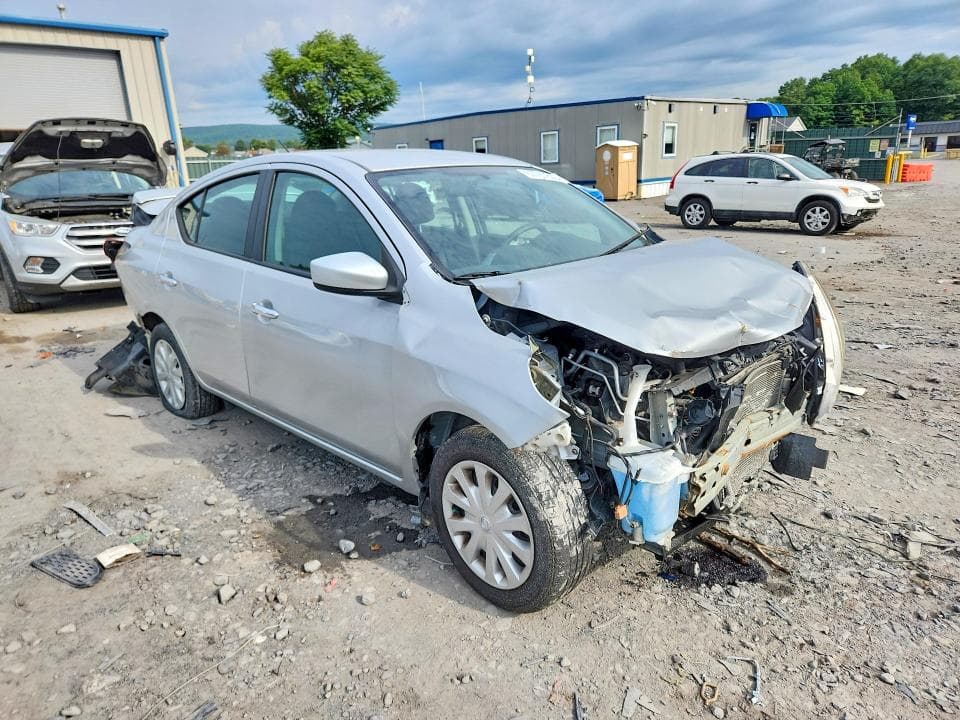 2019 NISSAN VERSA SV 4