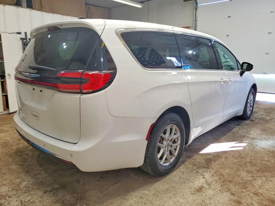 2023 CHRYSLER PACIFICA TOURING L 3