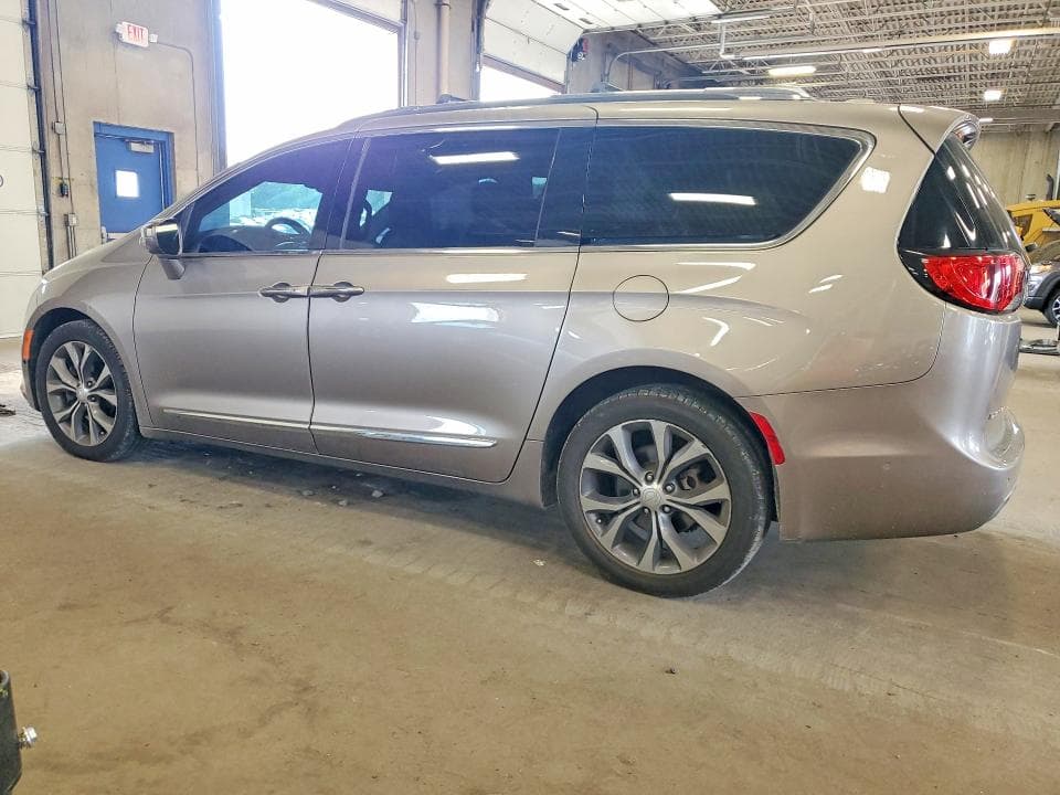 2017 CHRYSLER PACIFICA LIMITED 2