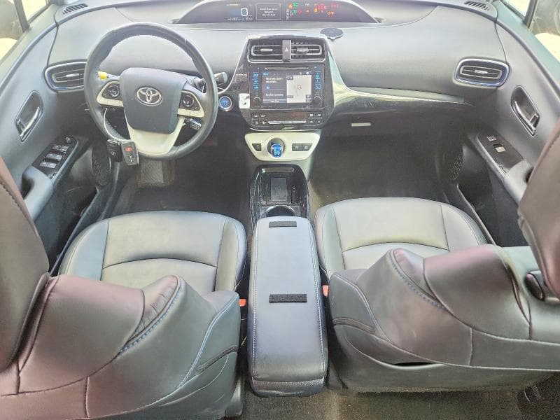 2017 TOYOTA PRIUS THREE TOURING 8