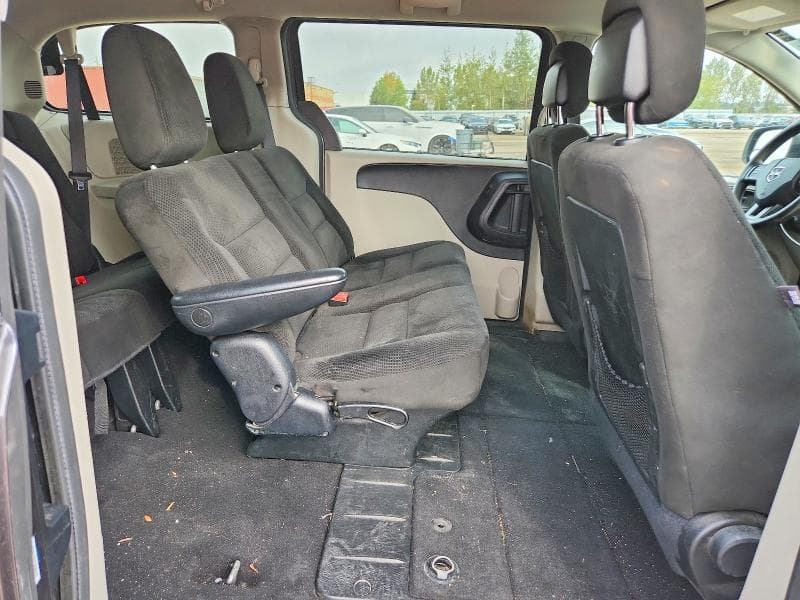 2017 DODGE GRAND CARAVAN SE 11