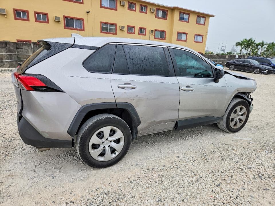 2022 TOYOTA RAV4 LE 3