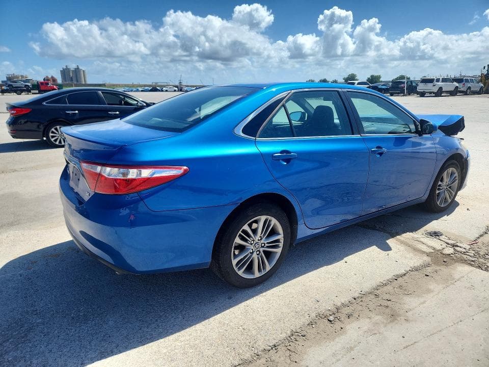 2017 TOYOTA CAMRY SE 3