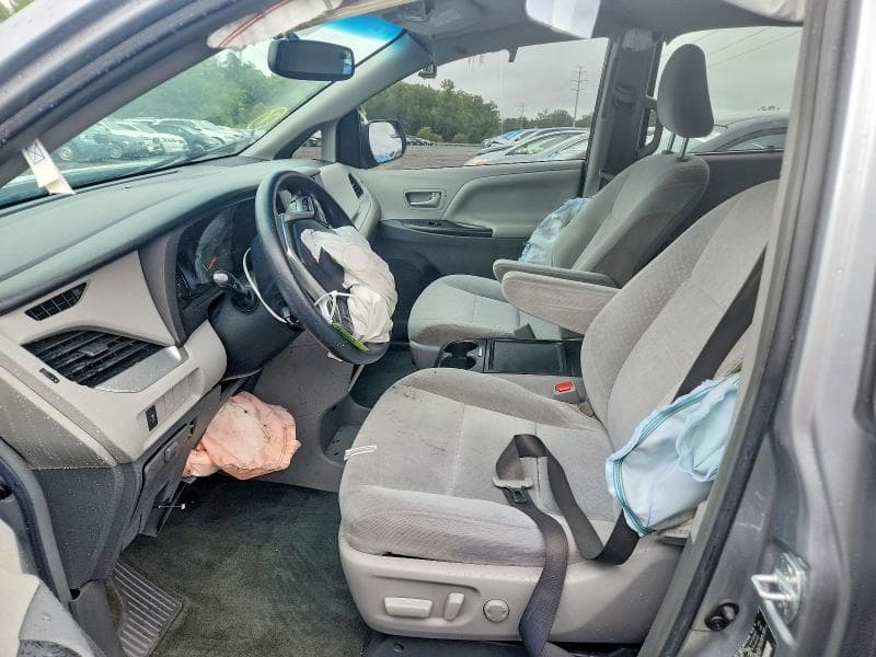 2017 TOYOTA SIENNA LE 7