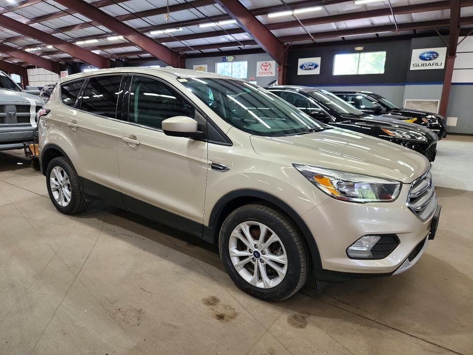 2017 FORD ESCAPE SE 4
