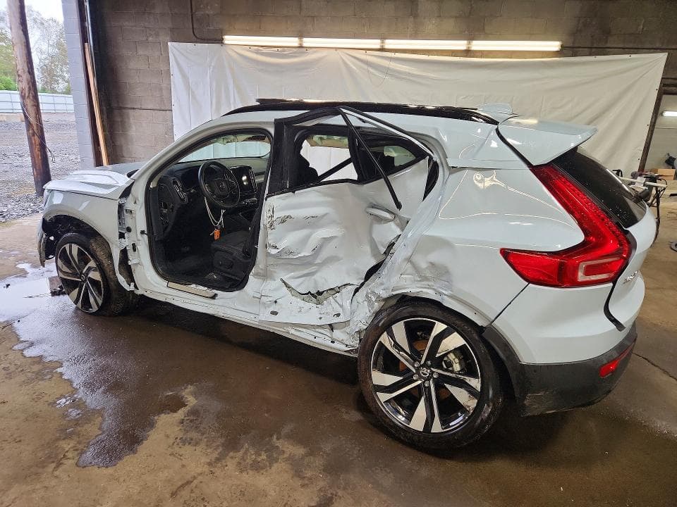 2026 VOLVO XC40 PLUS 2