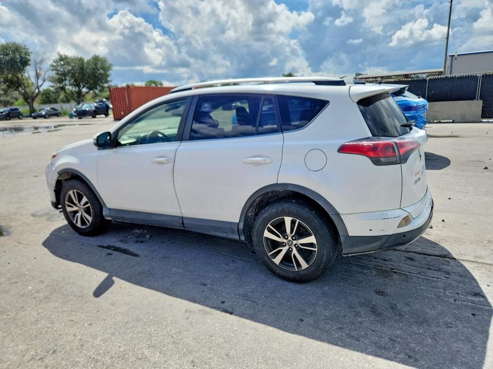 2017 TOYOTA RAV4 XLE 2
