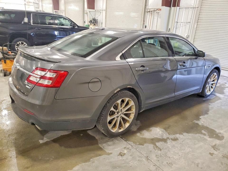 2018 FORD TAURUS LIMITED 3