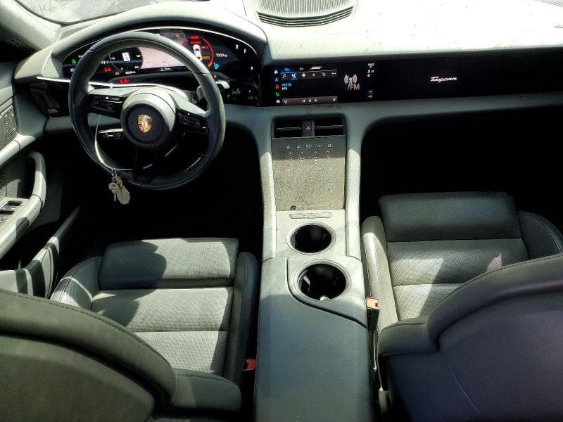 2022 PORSCHE TAYCAN 8