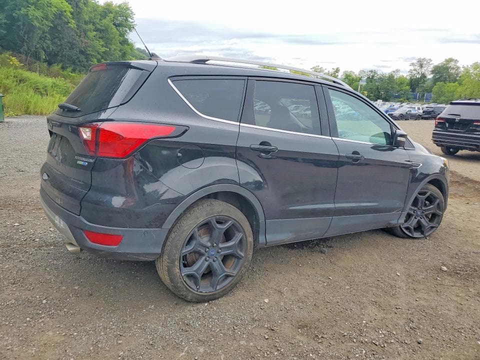 2019 FORD ESCAPE TITANIUM 3