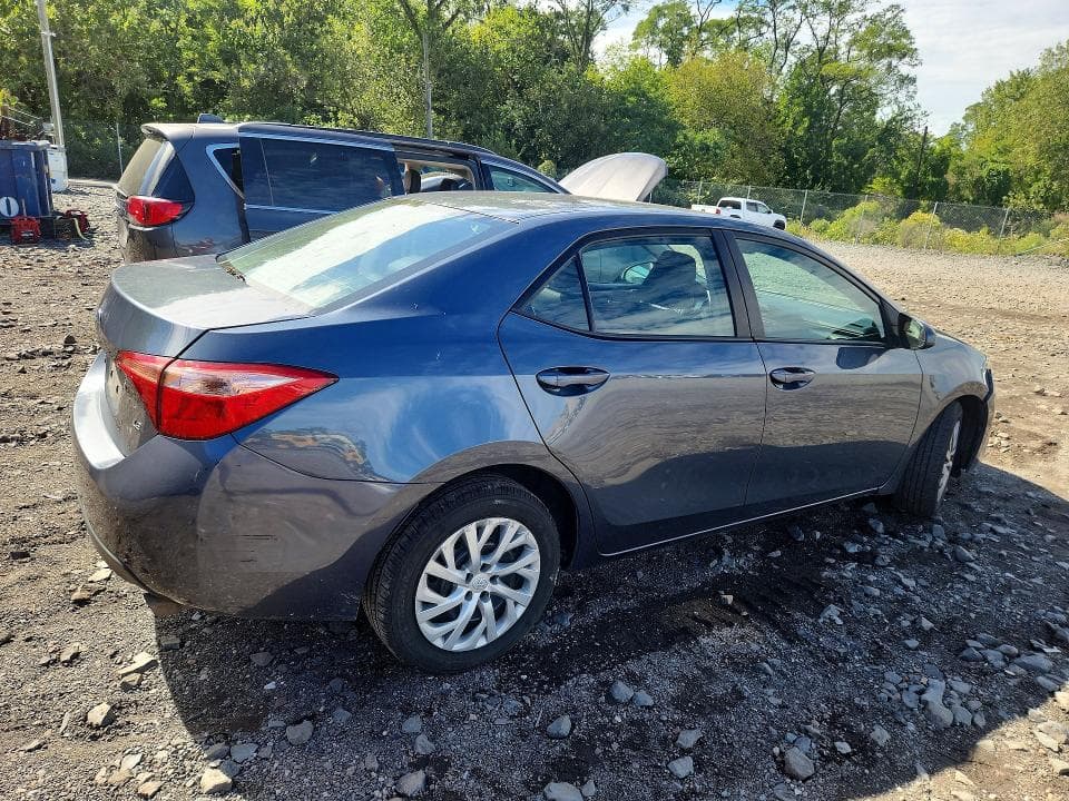 2017 TOYOTA COROLLA LE 3