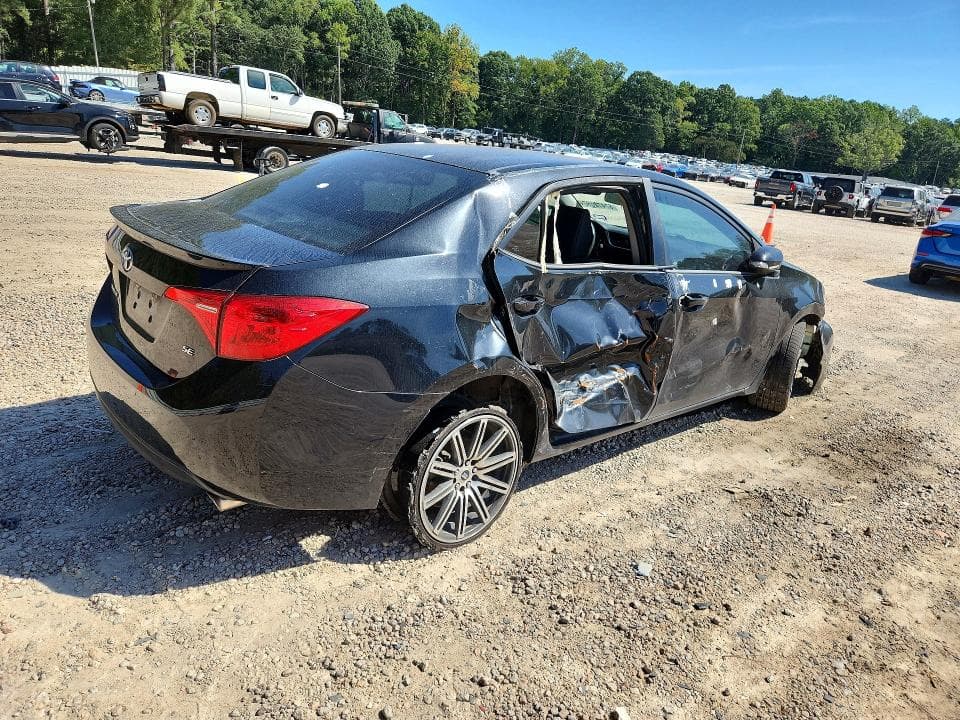 2017 TOYOTA COROLLA SE 3