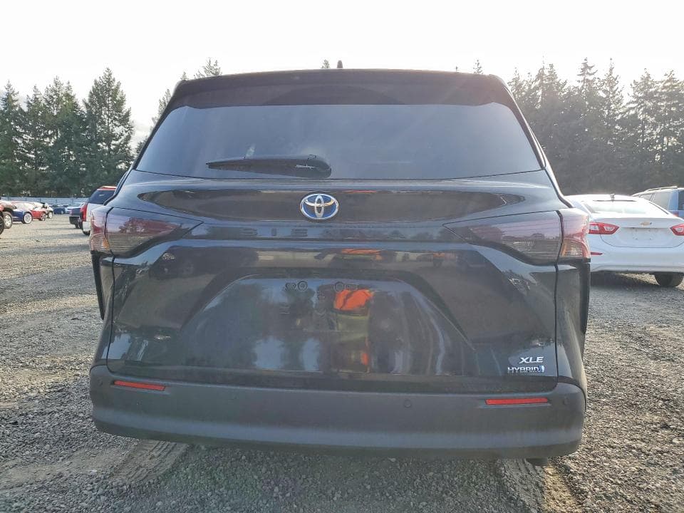 2023 TOYOTA SIENNA XLE 6