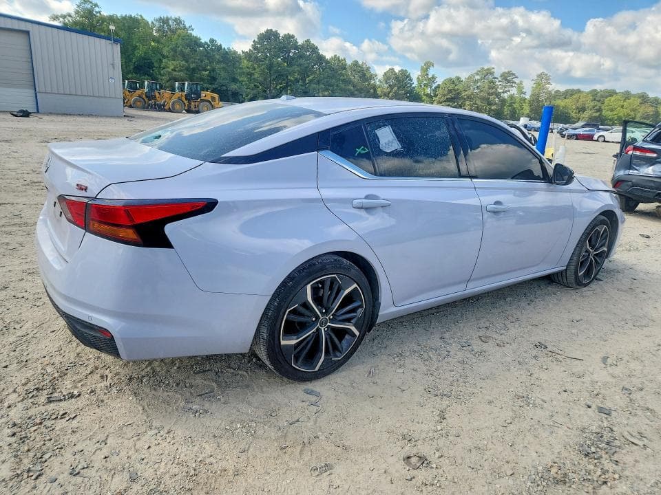 2024 NISSAN ALTIMA SR 3
