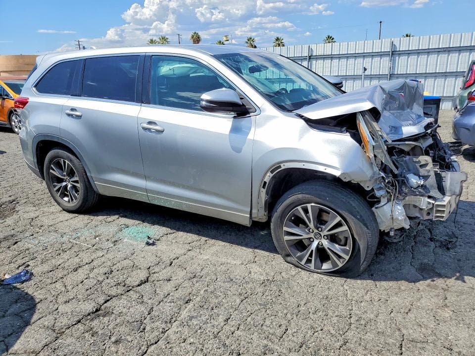 2017 TOYOTA HIGHLANDER LE PLUS 4
