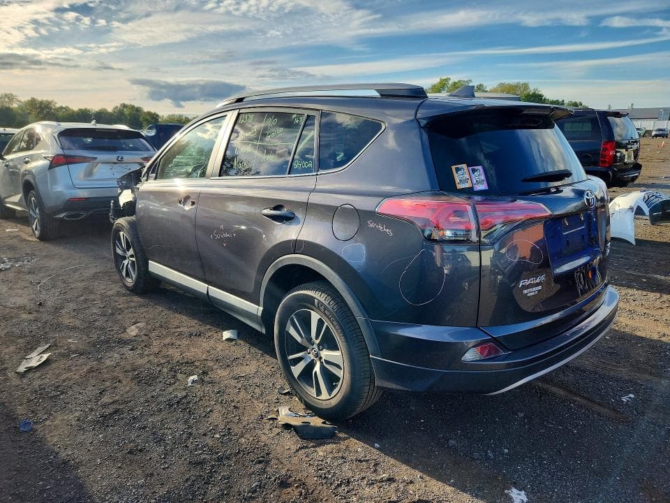 2017 TOYOTA RAV4 XLE 2