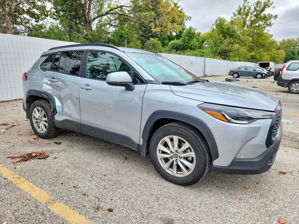 2022 TOYOTA COROLLA CROSS LE 4